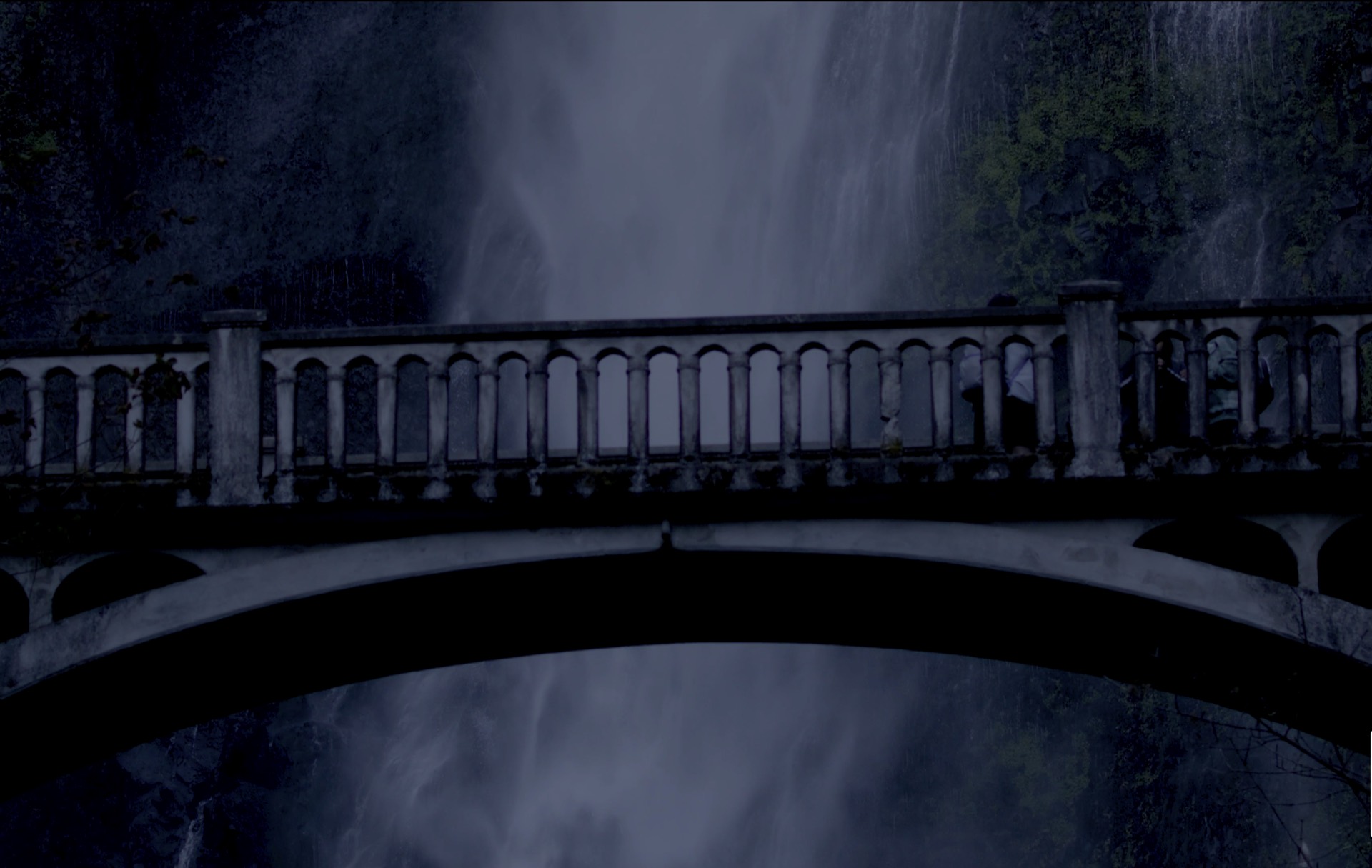 Visiting Multnomah Falls in Winter