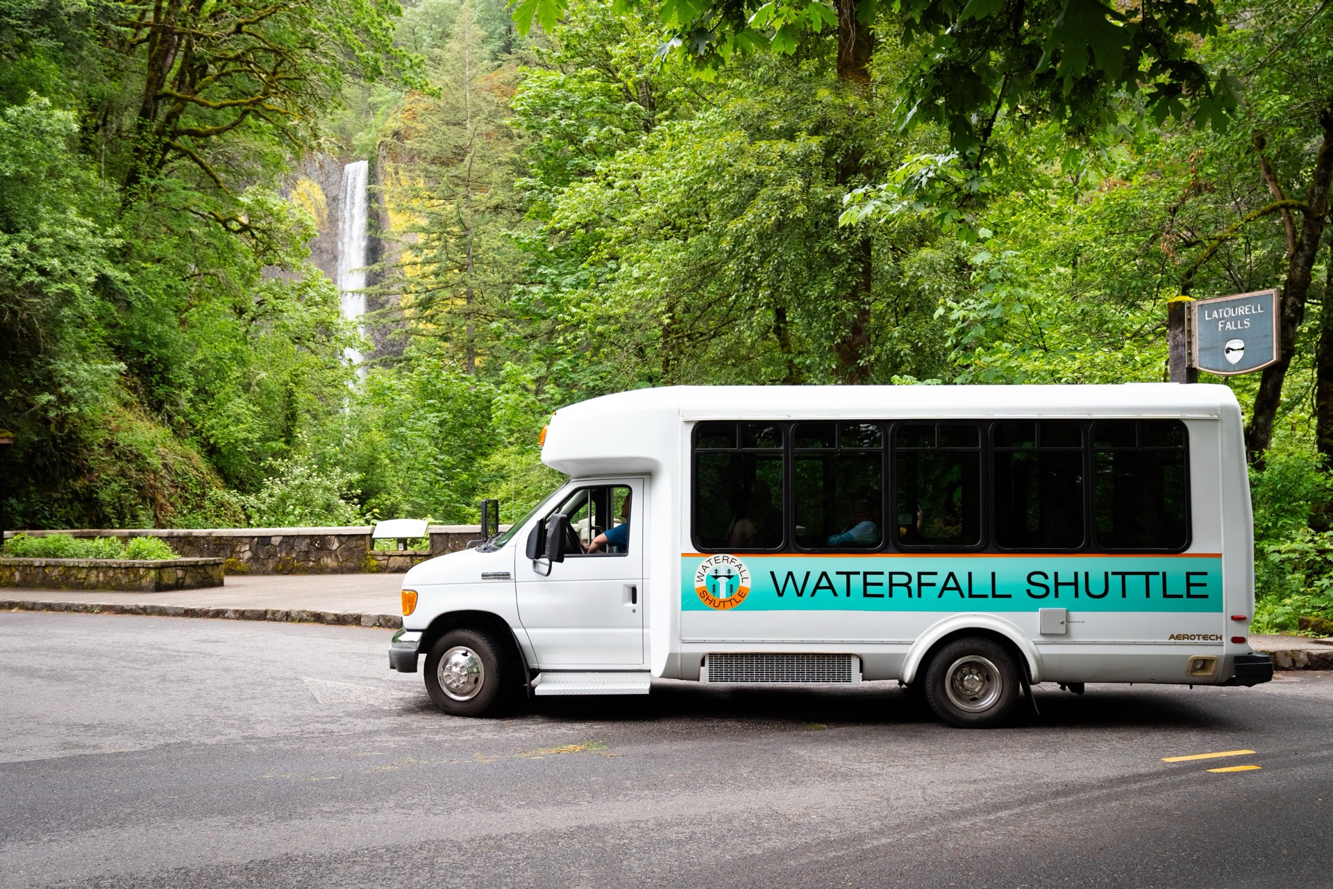 How to Avoid Crowds at Multnomah Falls